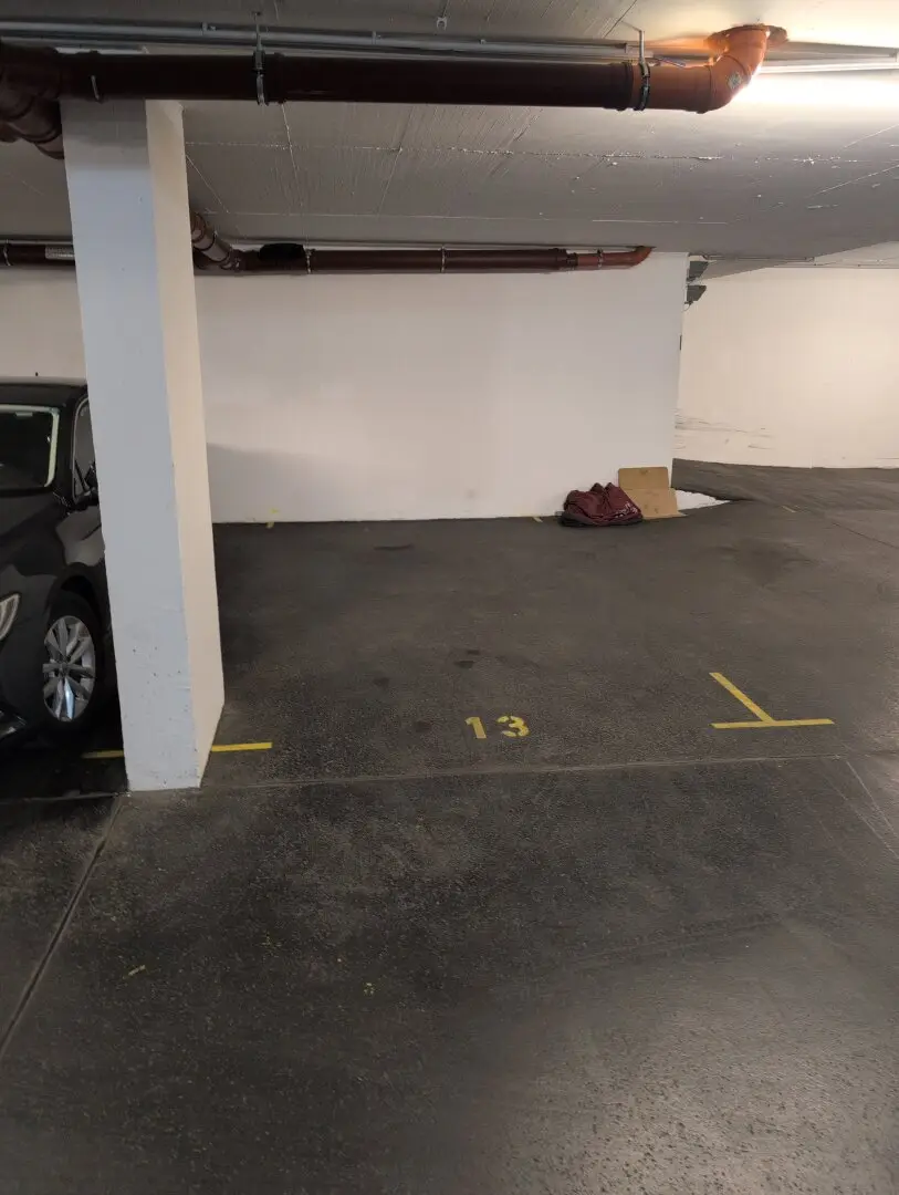 Underground parking space in 1100 Wien for rent – secure parking for 100 € monthly