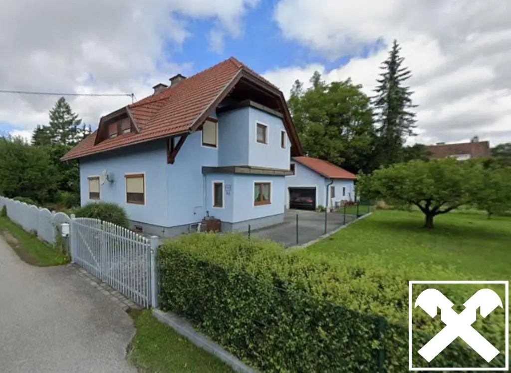 Großzügiges Wohnen mit Garten und Nebengebäude Familienwohnung