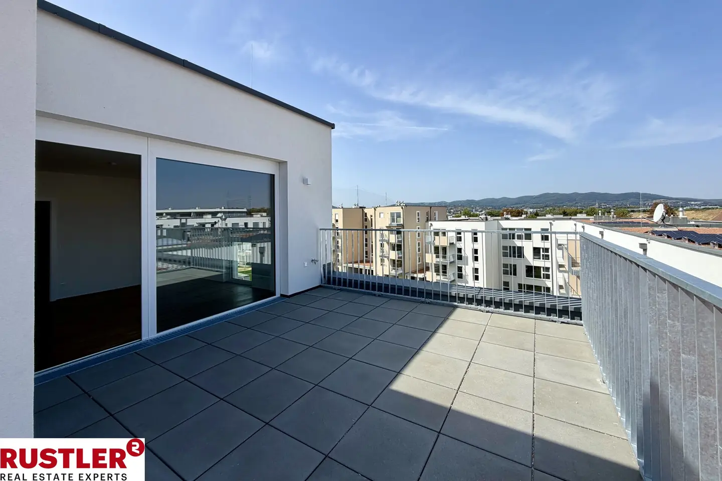Light filled Wohnung with balcony and photovoltaics