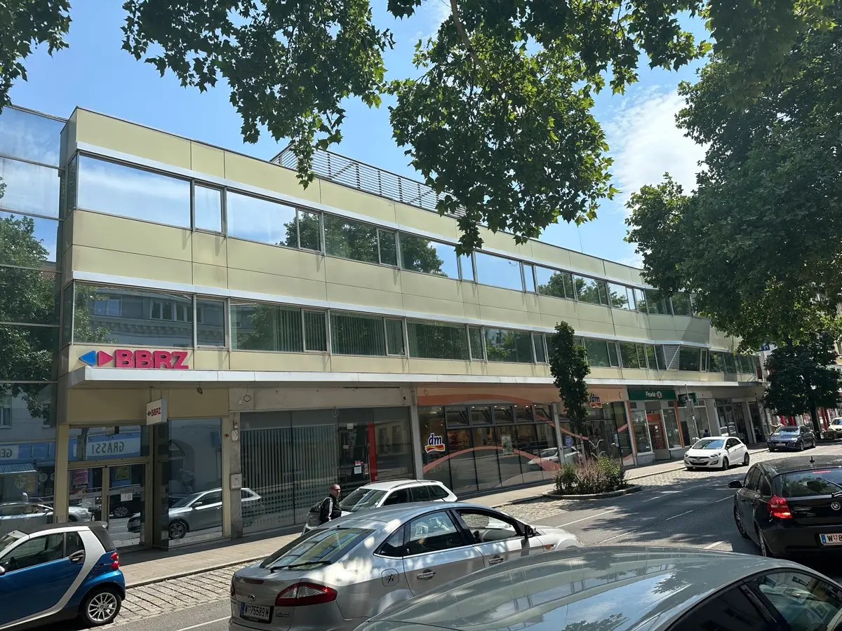 Modern equipped well connected apartment near U3