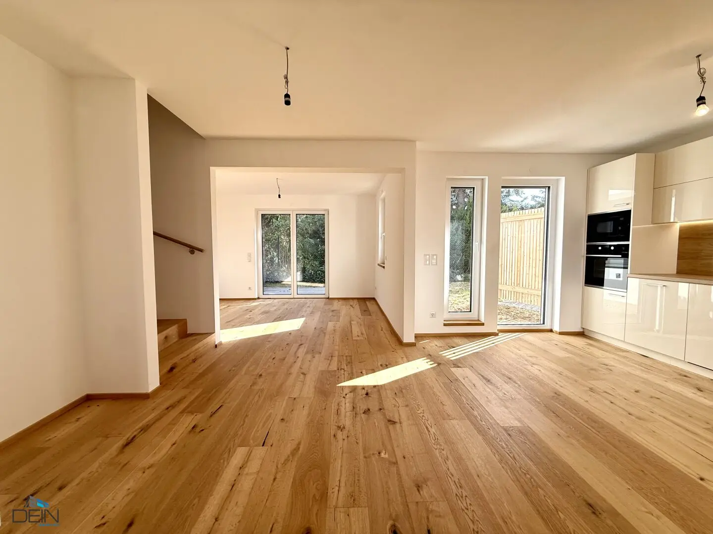 LETZTES HAUS! TRAUMHAFTES 5 ZIMMER REIHENHAUS MIT EIGENGARTEN UND STELLPLATZ NÄHE U6 PERFEKTASTRASSE!
