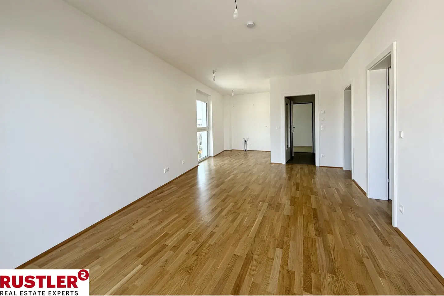 Sonnige Wohnung mit großem Westbalkon und Lift