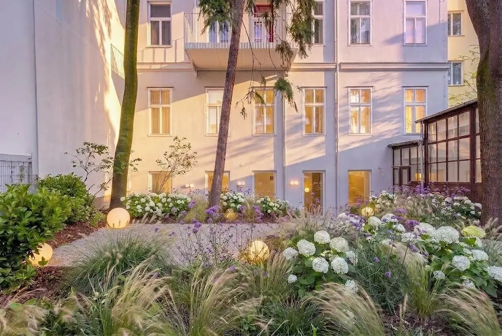 Erstbezug - Rarität Altbau Gartenwohnung im Herzen der Josefstadt