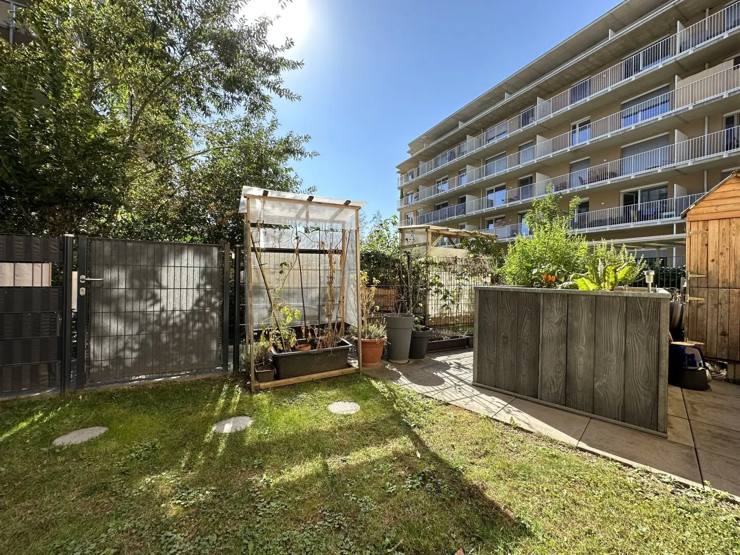 Cozy oasis with private garden 2 rooms and underground parking near Augarten