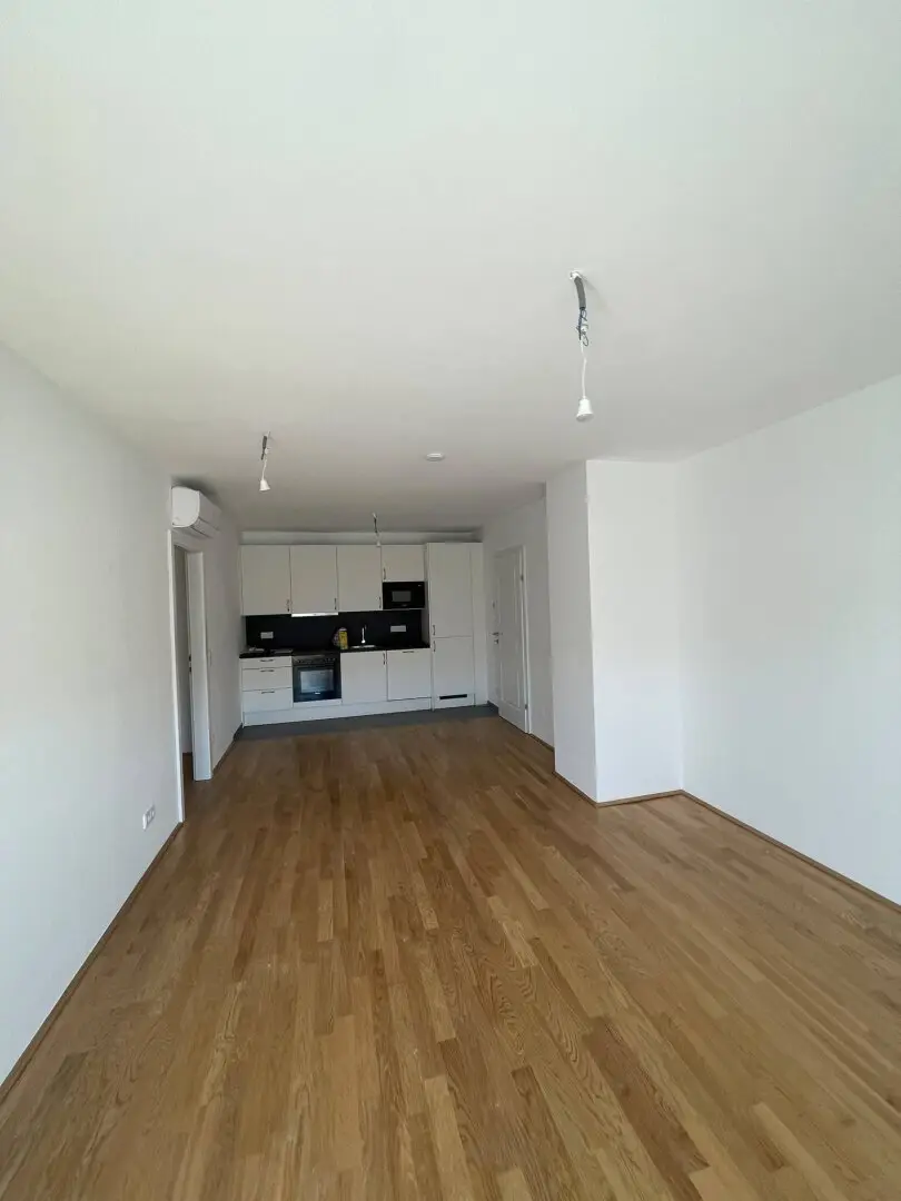 First occupancy: Newly constructed 3-room attic apartment with terrace