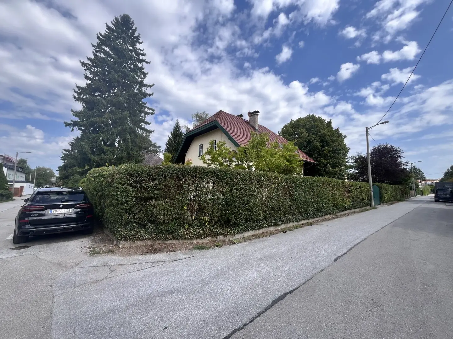 großes Wohnhaus, 6-Zimmer, Garten, 2 Bäder, Garage, uvm. für 18 Monate