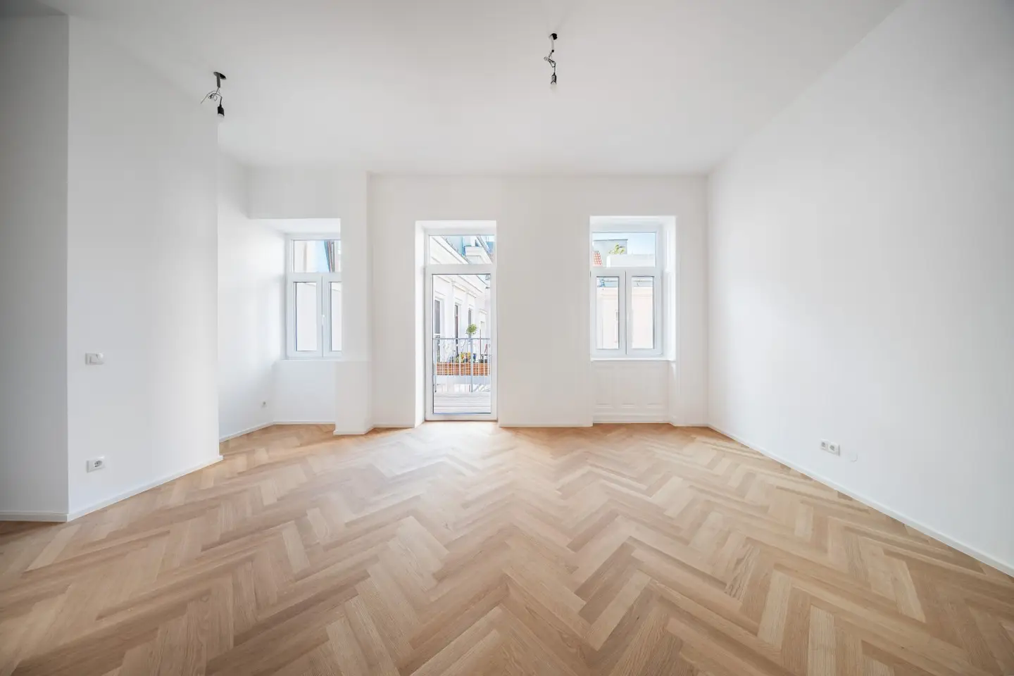 NEUWERTIG, ZENTRAL &amp; RUHIG - MODERNE 3-ZIMMER-WOHNUNG MIT SÜDBALKON NÄHE NESTROYPLATZ