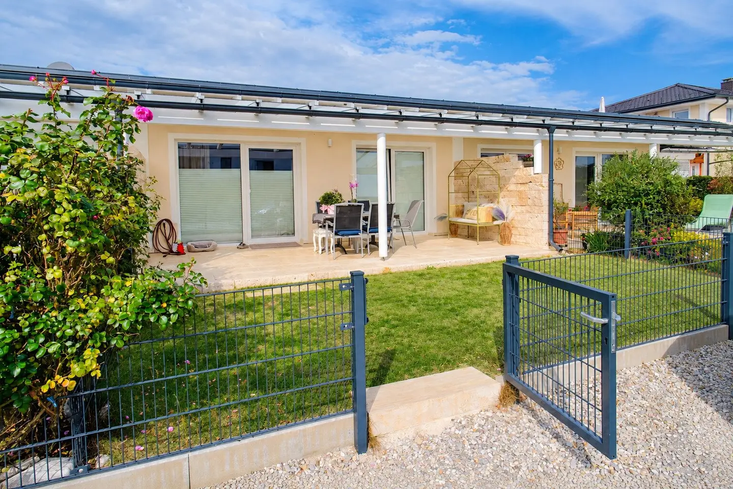 Zur Miete - Neuwertiges Reihenhaus in Ruhelage - Veranda mit mediterranem Flair!