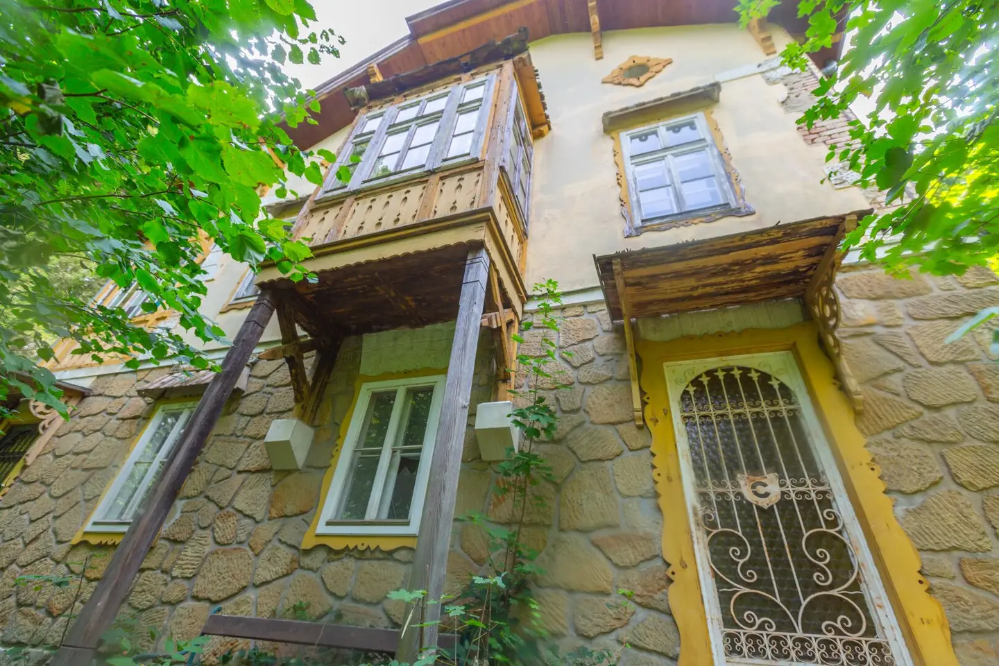 Eichgraben - Jahrhundertwendevilla mit historischem Charme und über 1,8 ha Grund