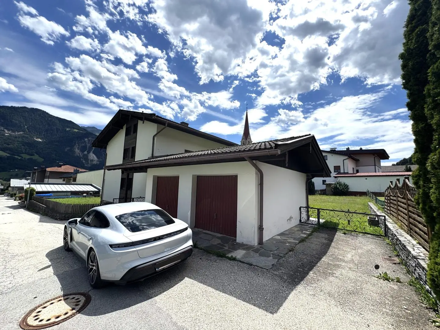 Hausansicht Garage
