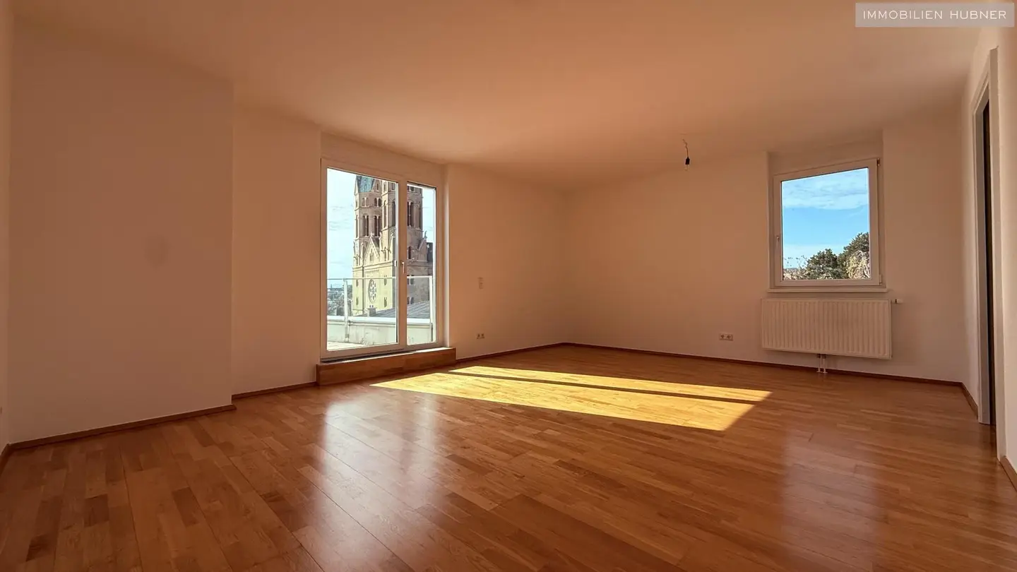 Helle Dachgeschosswohnung mit zwei Terrassen