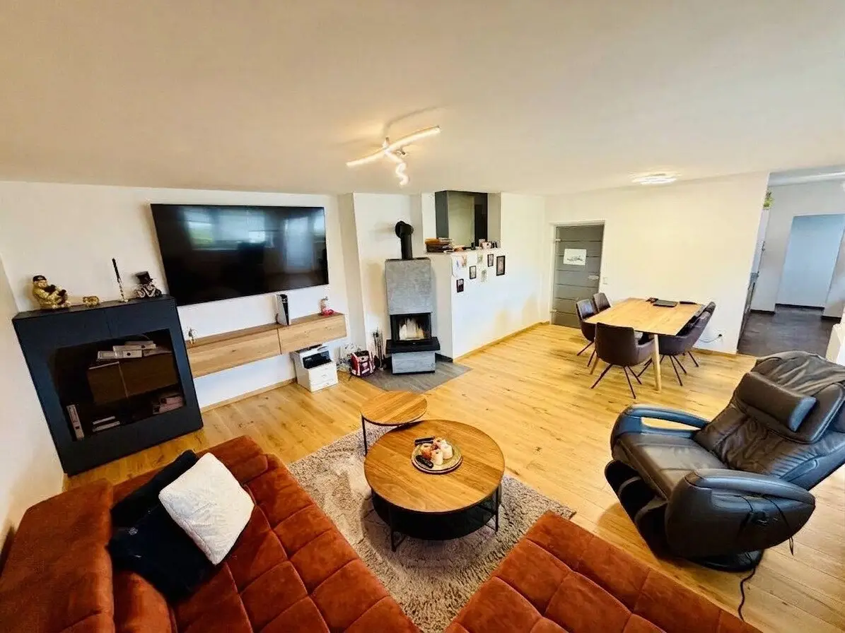 Fohnsdorf: Großzügige 4 Zimmer Mietwohnung mit ca 101 m2 WFL, Balkon &amp; Carport