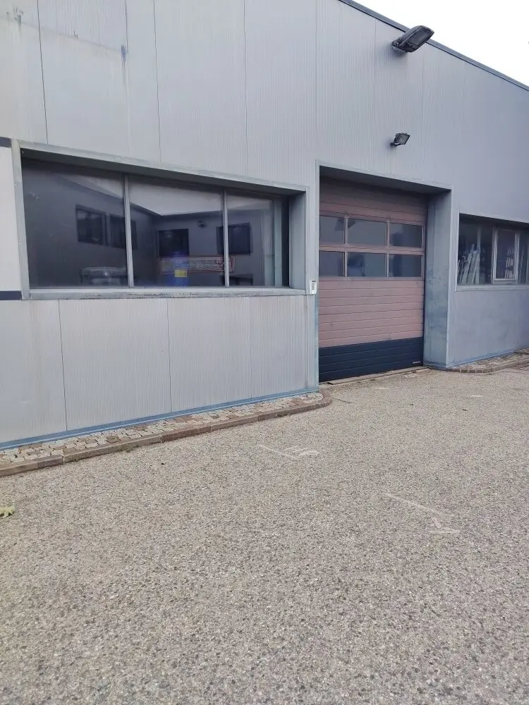 Großzügige Lagerhalle mit modernen Büro- &amp; Besprechungsräumen in Spital bei Michelhausen an der B1 gelegen
