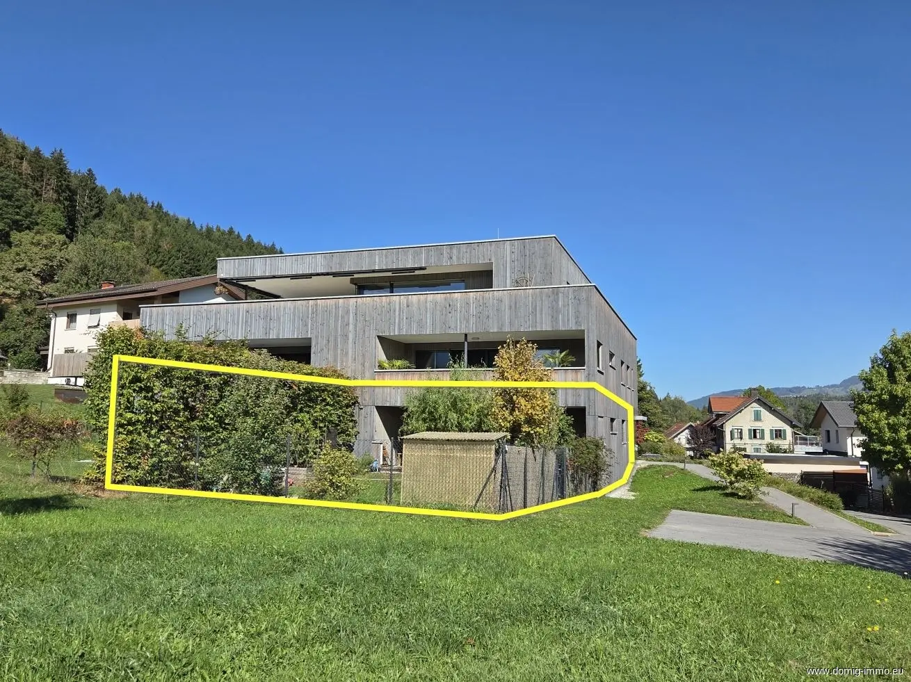 Erdgeschosswohnung mit Privatgarten und Tiefgarage