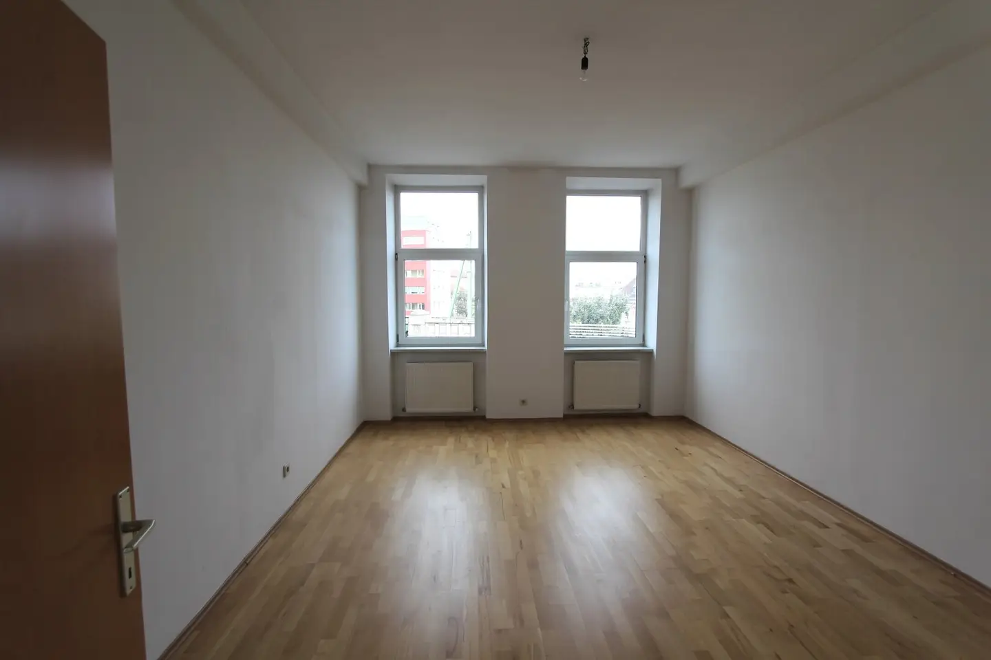 UNBEFRISTETE-3-ZIMMER-WOHNUNG-IM-15.BEZIRK-NÄHE U6 und U4!