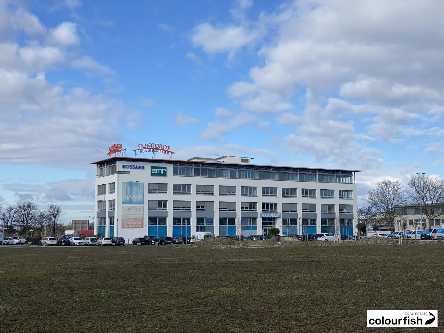 Spacious commercial space near the airport