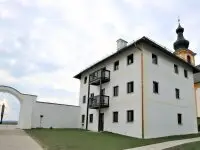 Generalsanierte 2-Zimmer-Wohnung im historischen Dechanthof