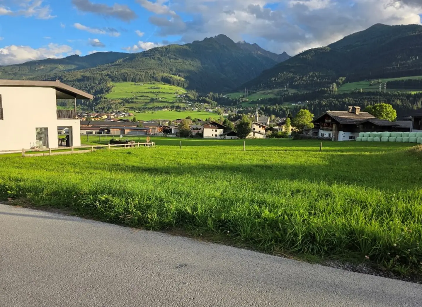 Sunny building plot on the village edge with mountain view Wohnung
