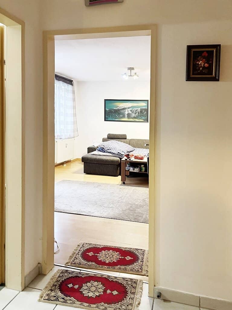 SUPER ANLAGE - ca. 3,540% Rendite - Wohnung und Garagen-Stellplatz - unbefristet vermietet !