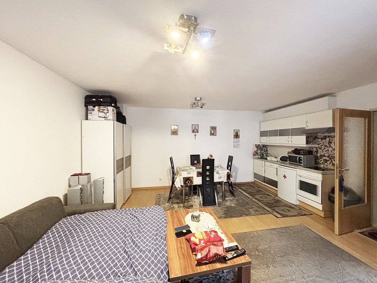 SUPER ANLAGE - ca. 3,540% Rendite - Wohnung und Garagen-Stellplatz - unbefristet vermietet !