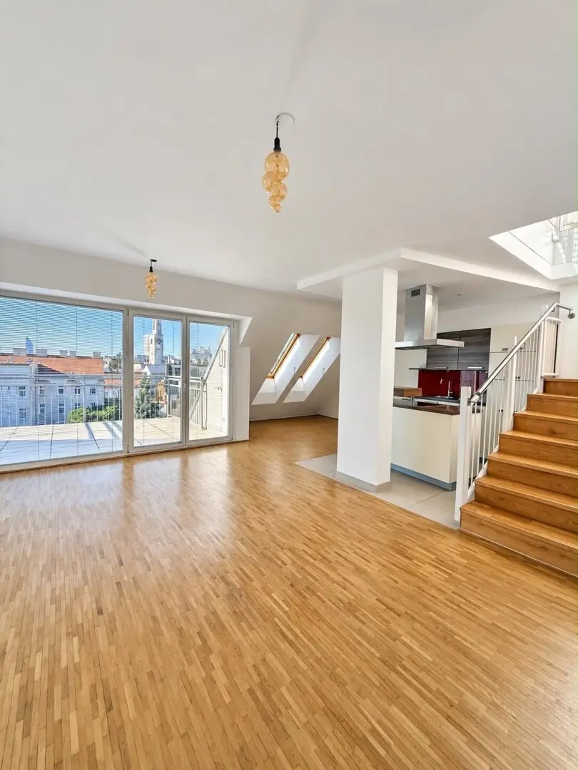 Traumhafte DG-Wohnung in 1210 Wien: 3 Zimmer, 3 Terrassen, modern und zentral!
