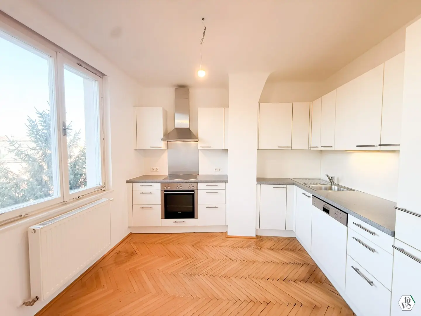 Vollrenovierte 3-Zimmer-Wohnung auf der Hadikgasse mit Balkon und Garten