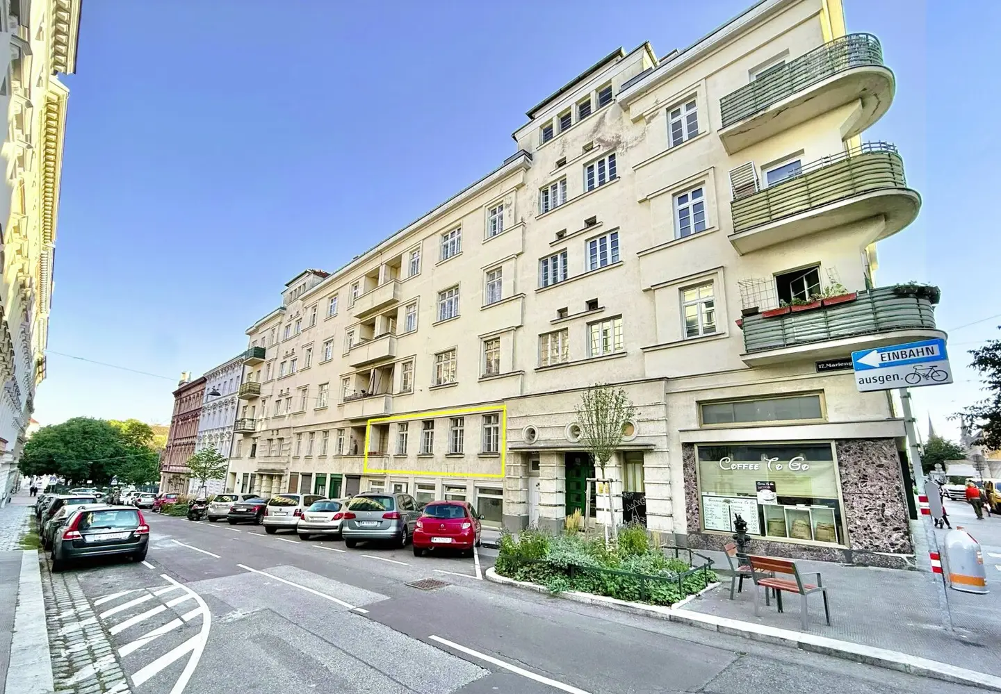 VIENNESE LIVING FEELING in HERNALS | 2 rooms | approx. 63 m² living area | LOGGIA | herringbone parquet