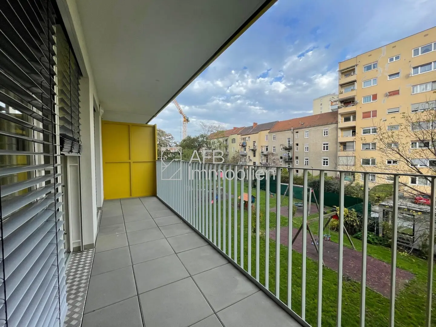 4-room cooperative apartment with large balcony - suitable for 3-person flatshare