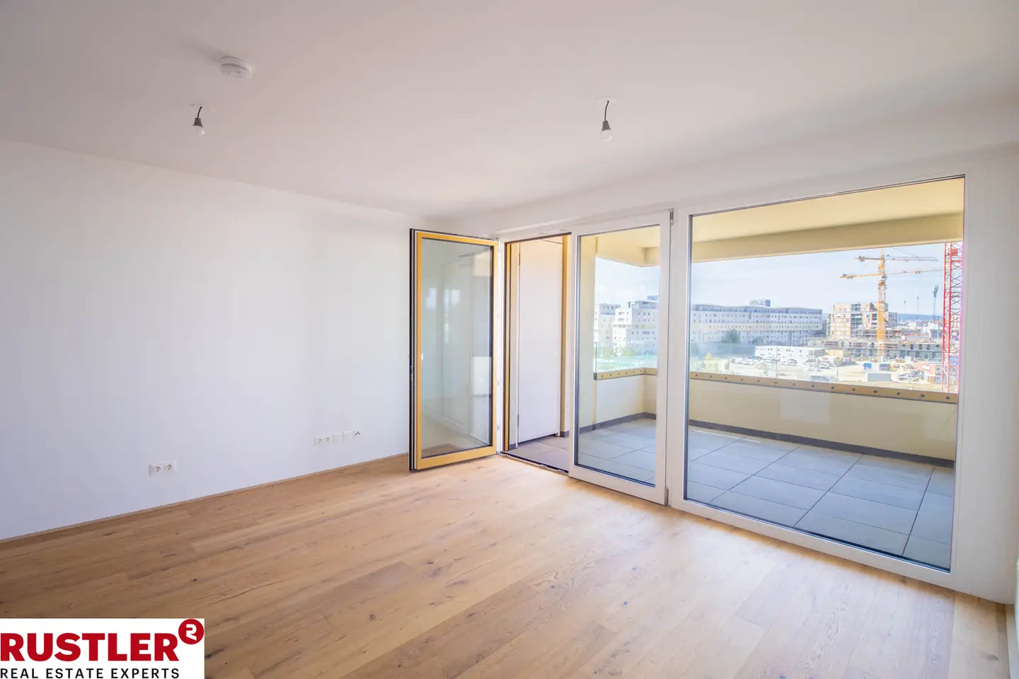 Dachgeschosswohnung with spacious outdoor area and elevator