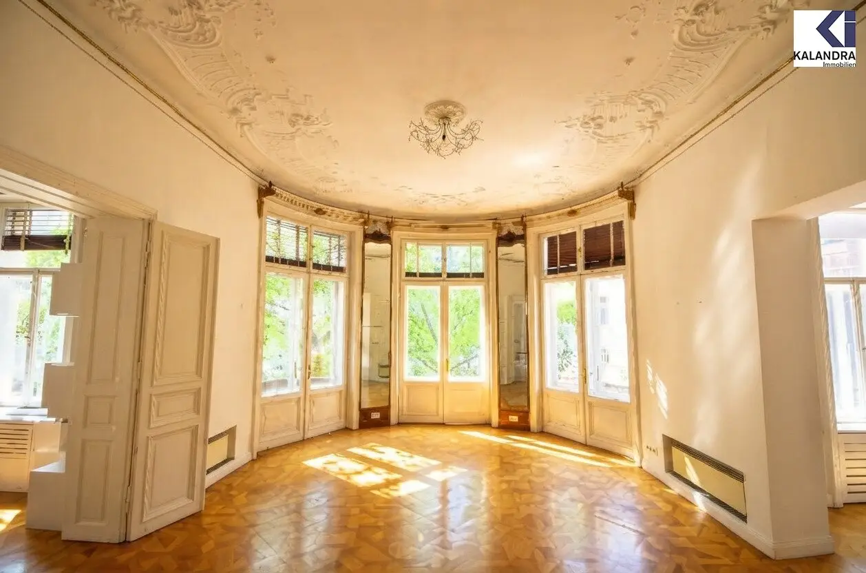 360 TOUR // REPRESENTATIVE PERIOD APARTMENT