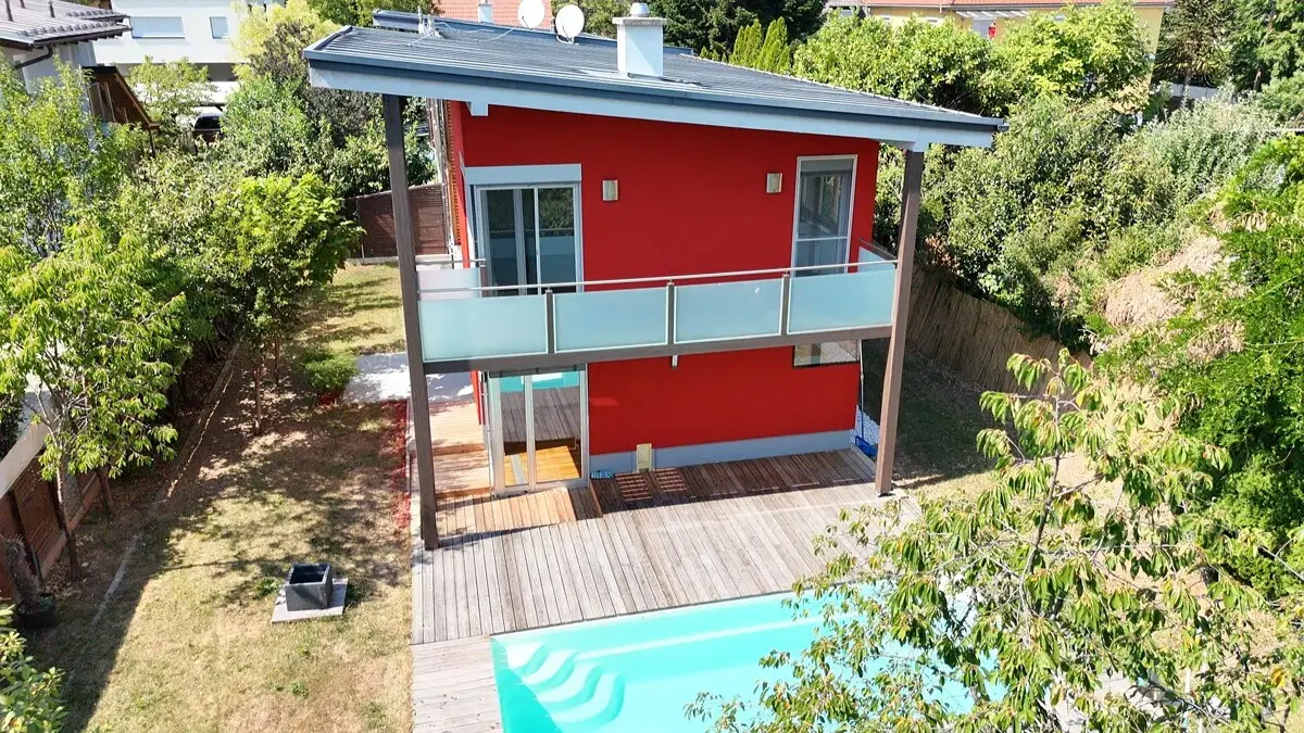 Wohnung mit großem Pool und privatem Garten