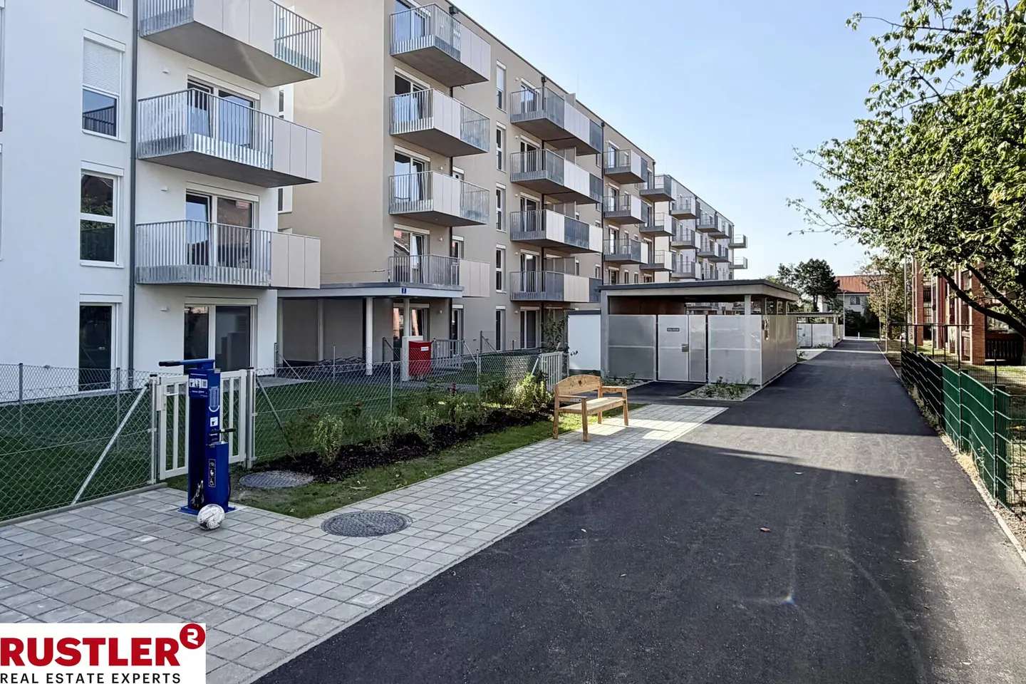 Neubauwohnung mit großzügiger Terrasse und Stellplatz