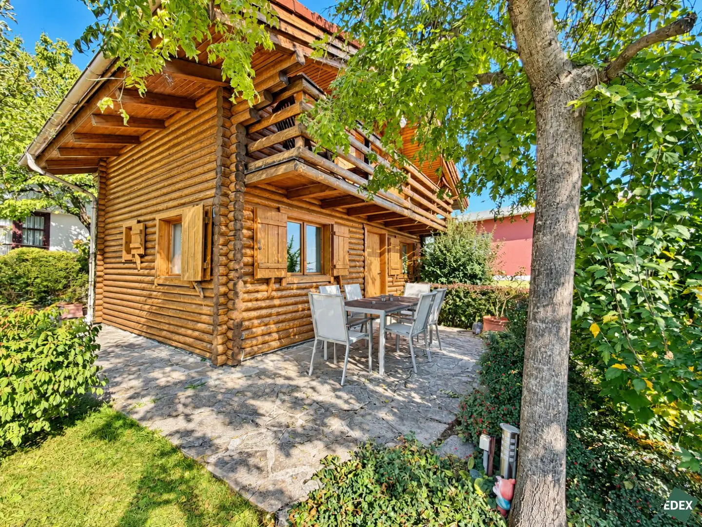 Grünes Paradies am Schafberg | Sonniges Grundstück mit Holzhaus und herrlichem Ausblick