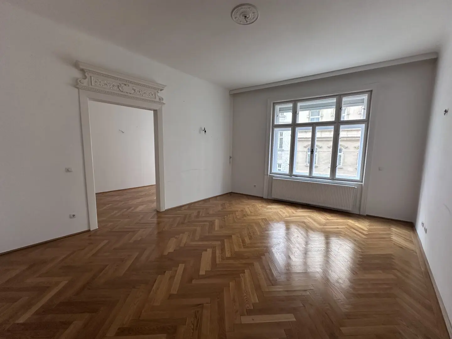 UNBEFRISTET: 4 Zimmer Wohnung mit kleiner Freifläche ab NOVEMBER