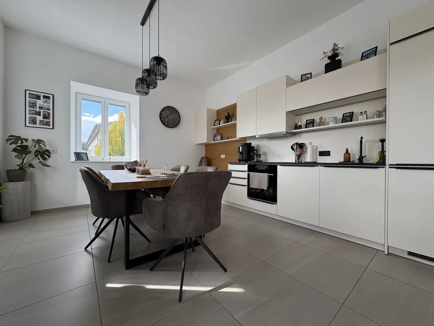 Modern living in Höhnhart: 4 rooms, south-facing balcony and 2 parking spaces