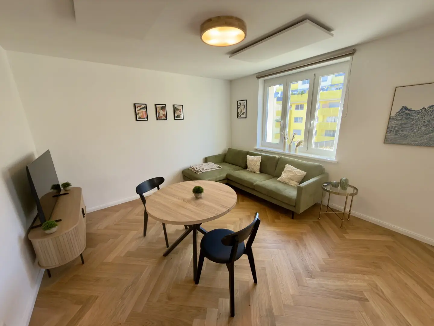 Hochwertig generalsanierte 2,5-Zimmer-Wohnung in ruhiger Hoflage – Provisionsfrei &amp; inkl. Vertragskosten