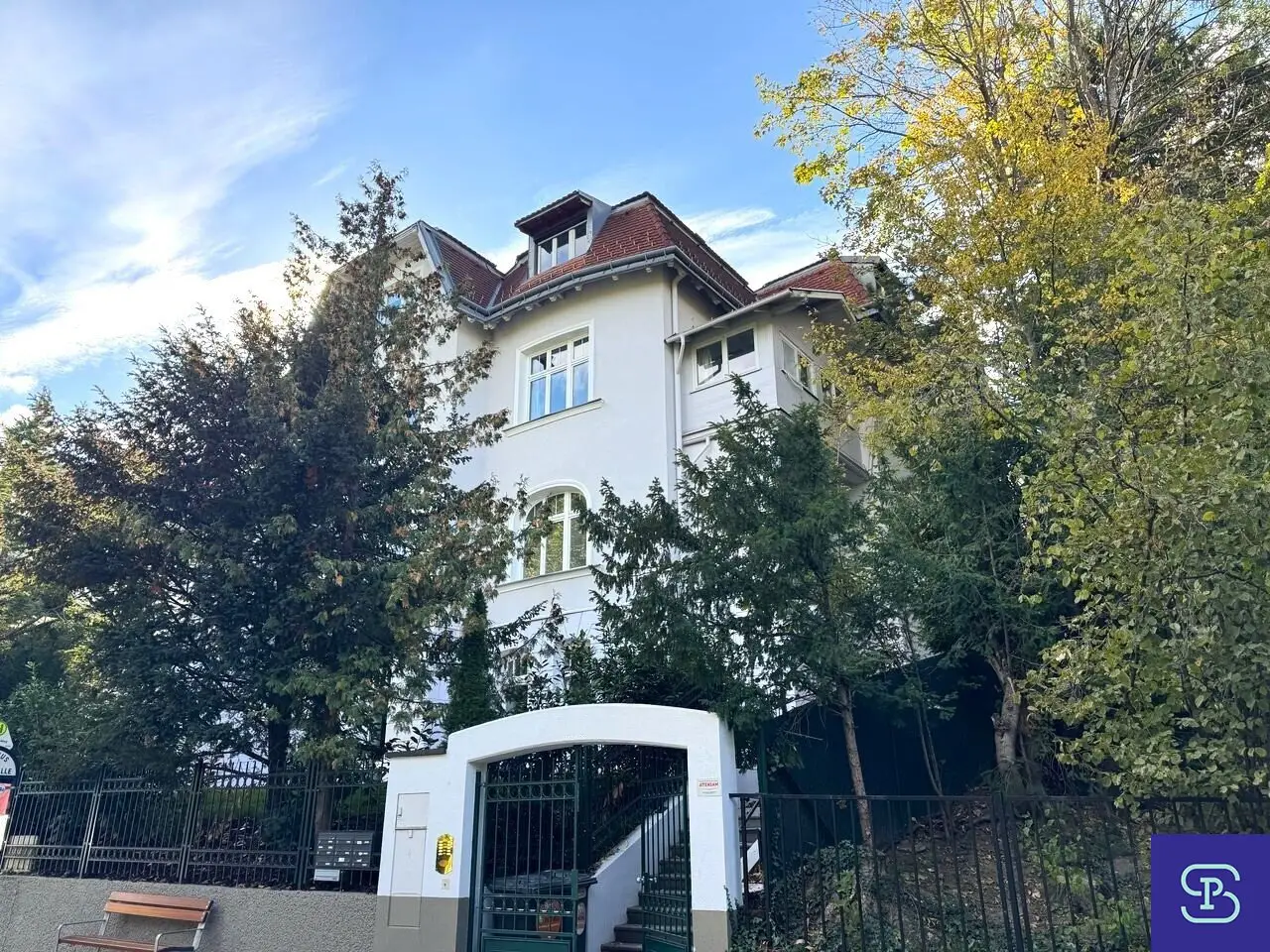 Renovated 109m² Attic Apartment with Gallery Near Lainzer Tiergarten - 1130 Vienna