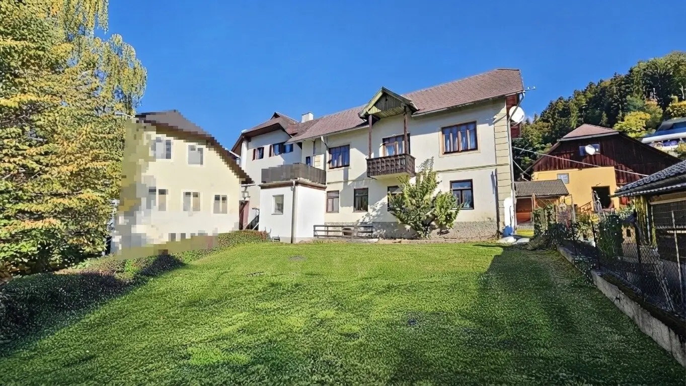 Rustic apartment house with gastronomy and history for sale