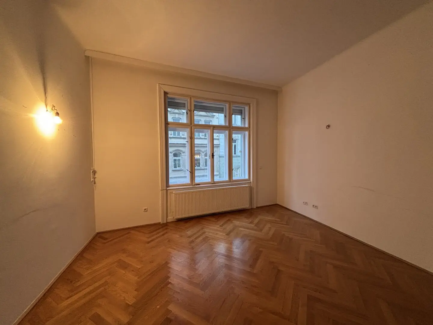 1030! Schöne 4-Zimmer Altbauwohnung mit Balkon und Loggia Nähe The Mall ab November 2026!