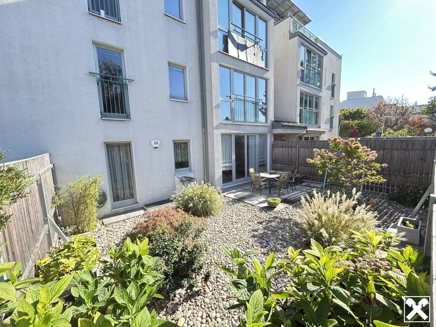 Apartment with sunroom and private sunny garden
