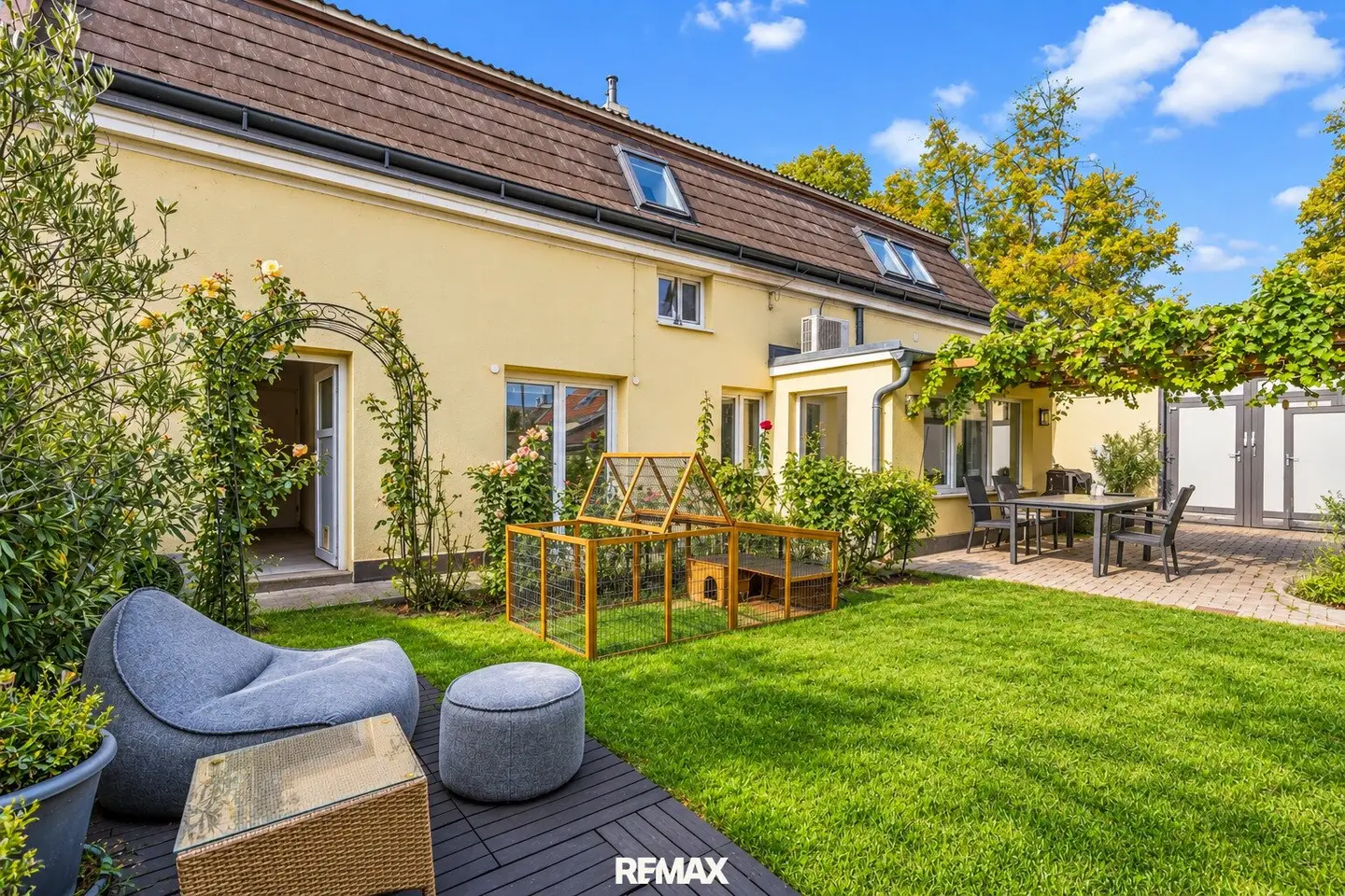 Historical village house with "subway connection" and garden without spectators