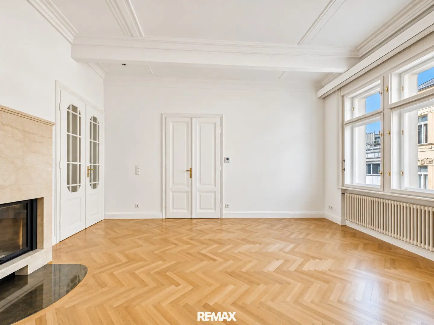 Repräsentative 5-Zimmer-Altbauwohnung mit 2 Balkonen &amp; Garage