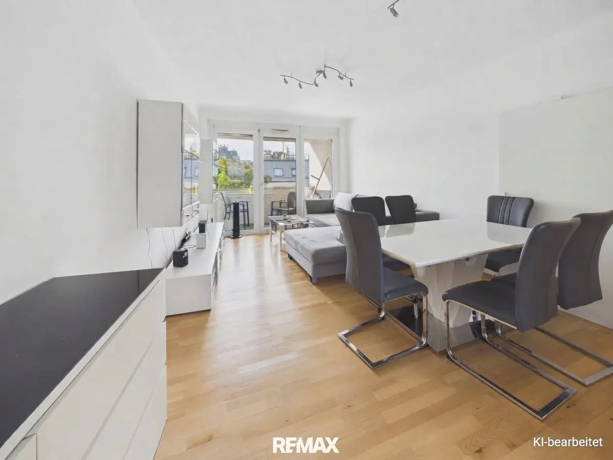 Bright 2-room condominium with loggia