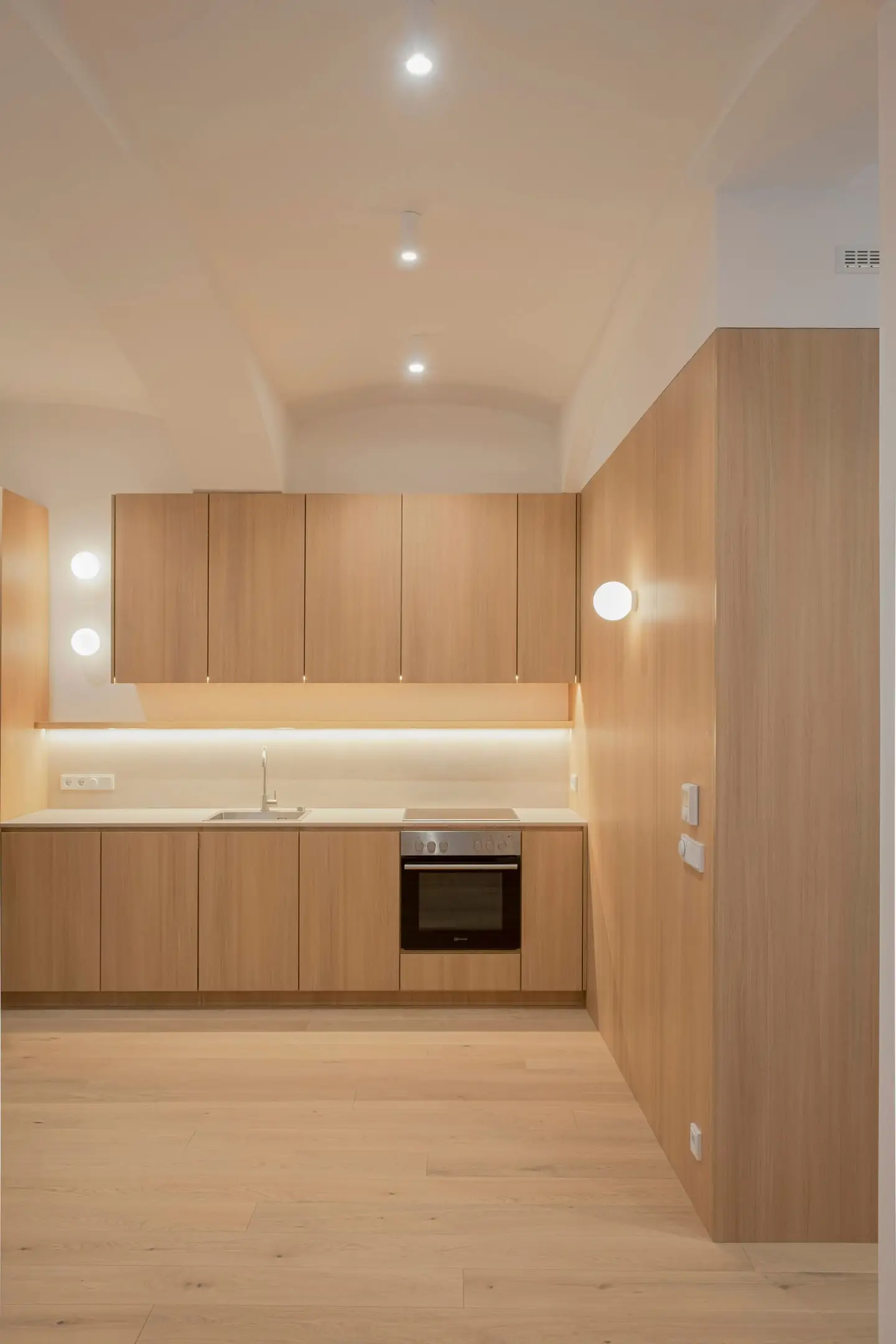 Altbauwohnung im grünen Innenhof kernsaniert und barrierefrei