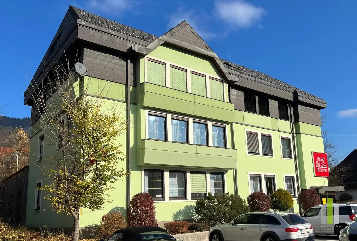 Helle Wohnung ganzer Stock mit Parkplätzen