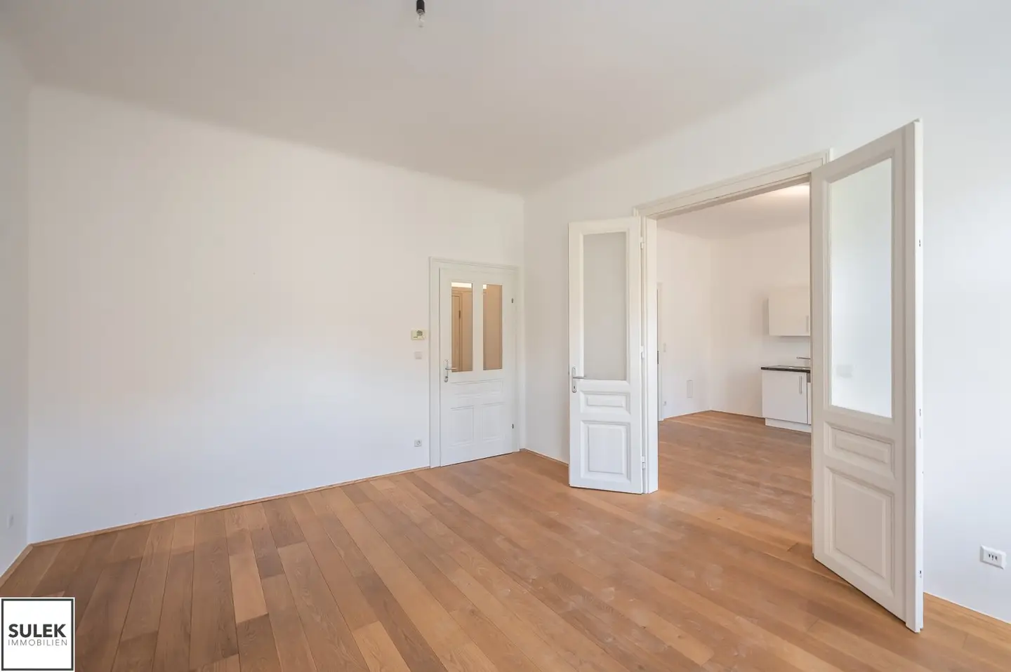 Sanierte 2 Zi.-Altbauwohnung zur unbefristeten Miete: Wohnküche + 1 Schlafzimmer | U1 Troststraße | Top 21-22