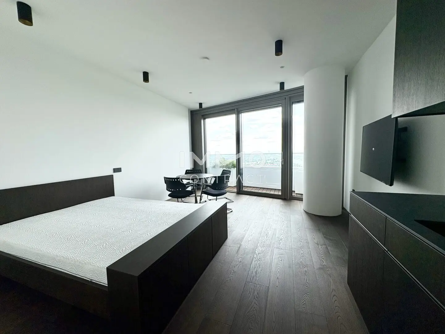 Wohn-Schlafbereich Richtung Balkon