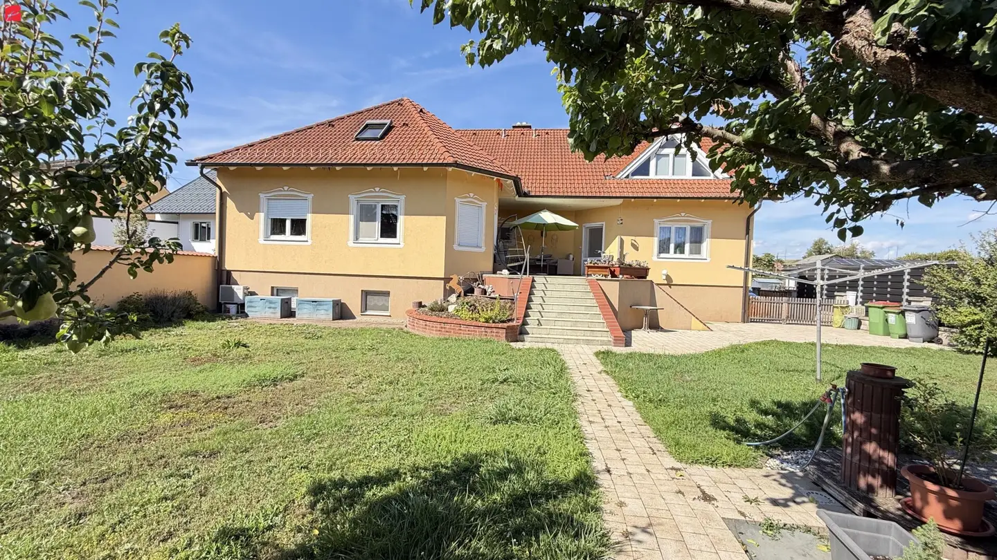 Mehrfamilienhaus auf ca. 1.700 m² Bauland-Agrar in Ruhelage