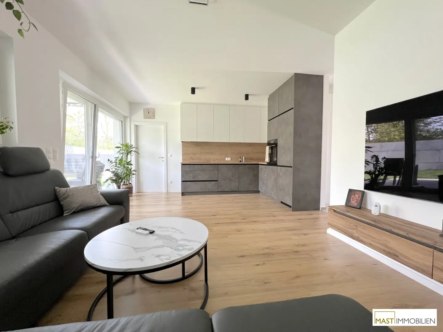 * AB 1.12.2026*  Moderne 3-Zimmer-Wohnung mit Balkon und Stellplatz!