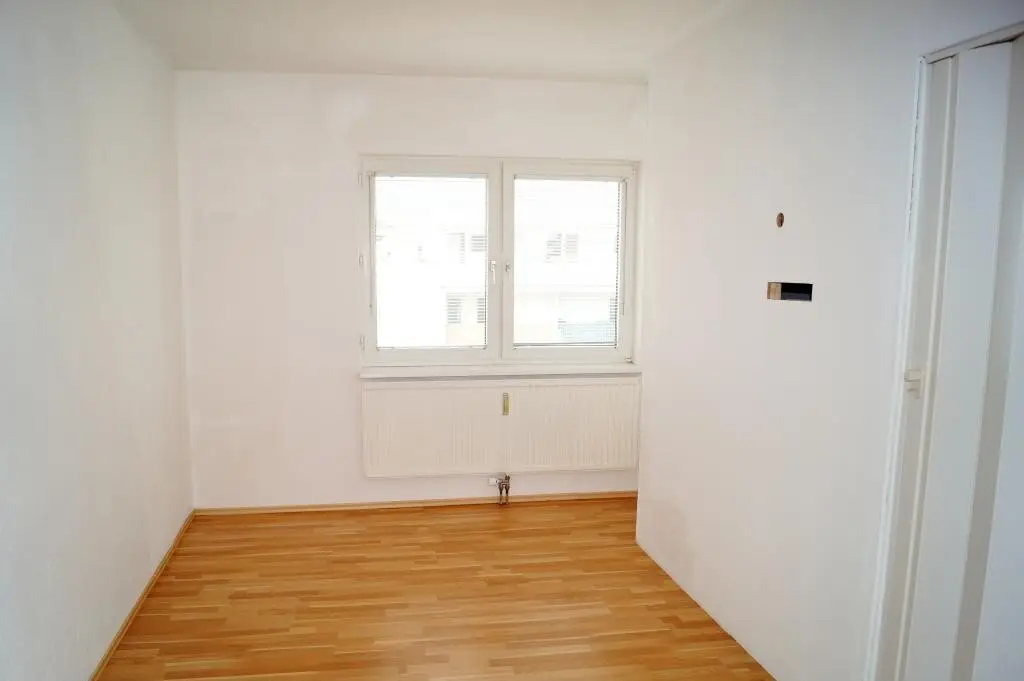 Schlafzimmer mit begehbarem Kleiderschrank